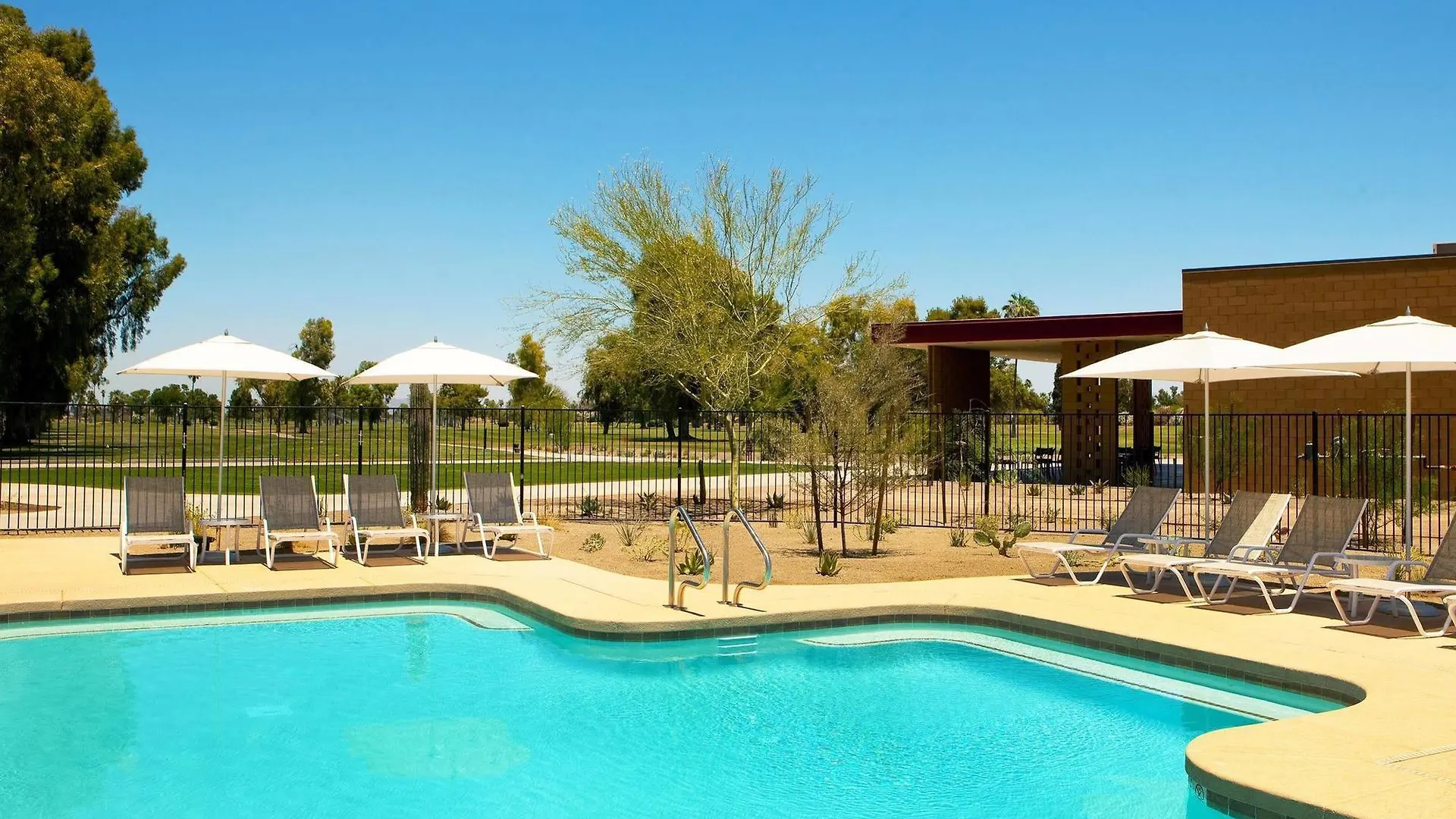 Four Points By Sheraton At Phoenix Mesa Gateway Airport 3*,